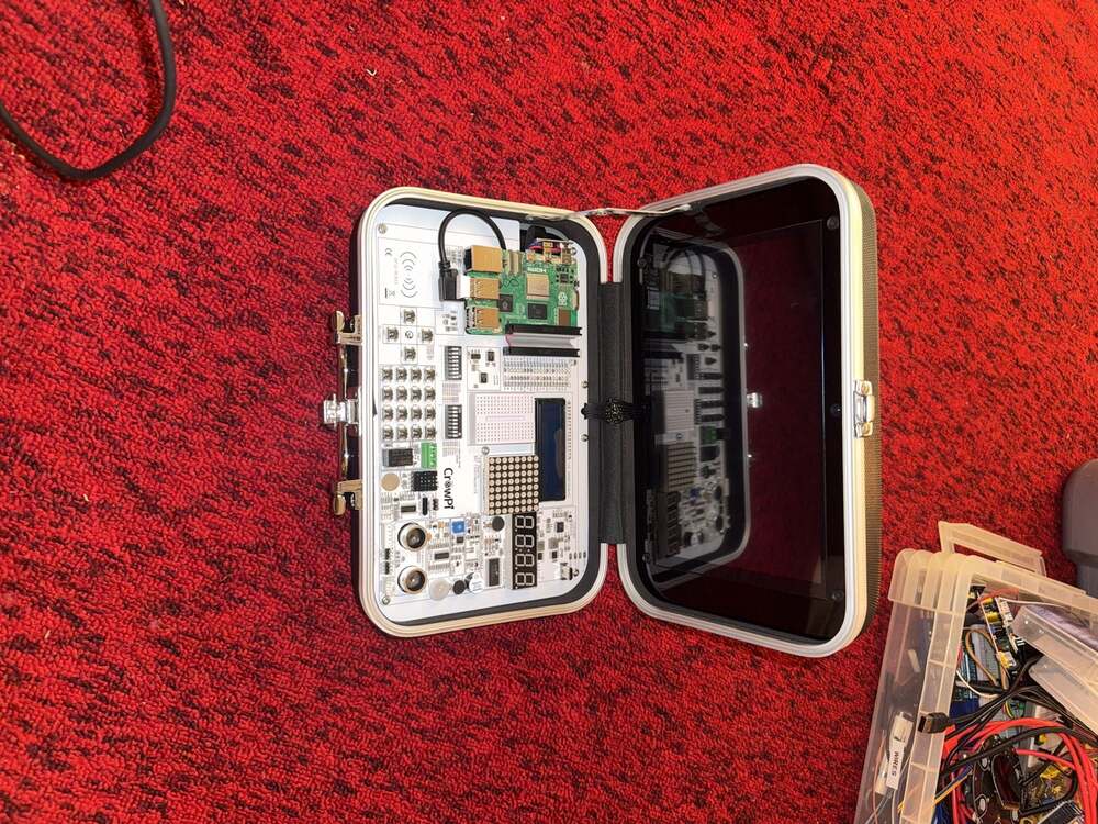 Elecrow CrowPi Raspberry Pi Educational Learning Kit - Picture 2 of 3